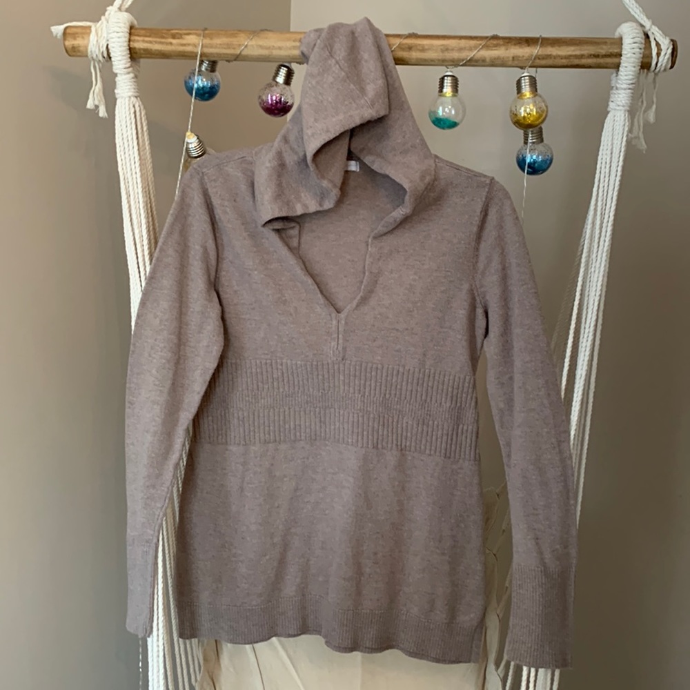 New York and Company Medium tan sweater hoodie